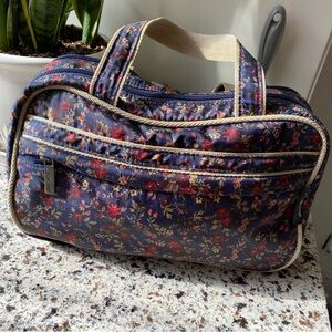 EDDIE BAUER WOMEN’S ESSENTIALS MAKEUP/TRAVEL BAG